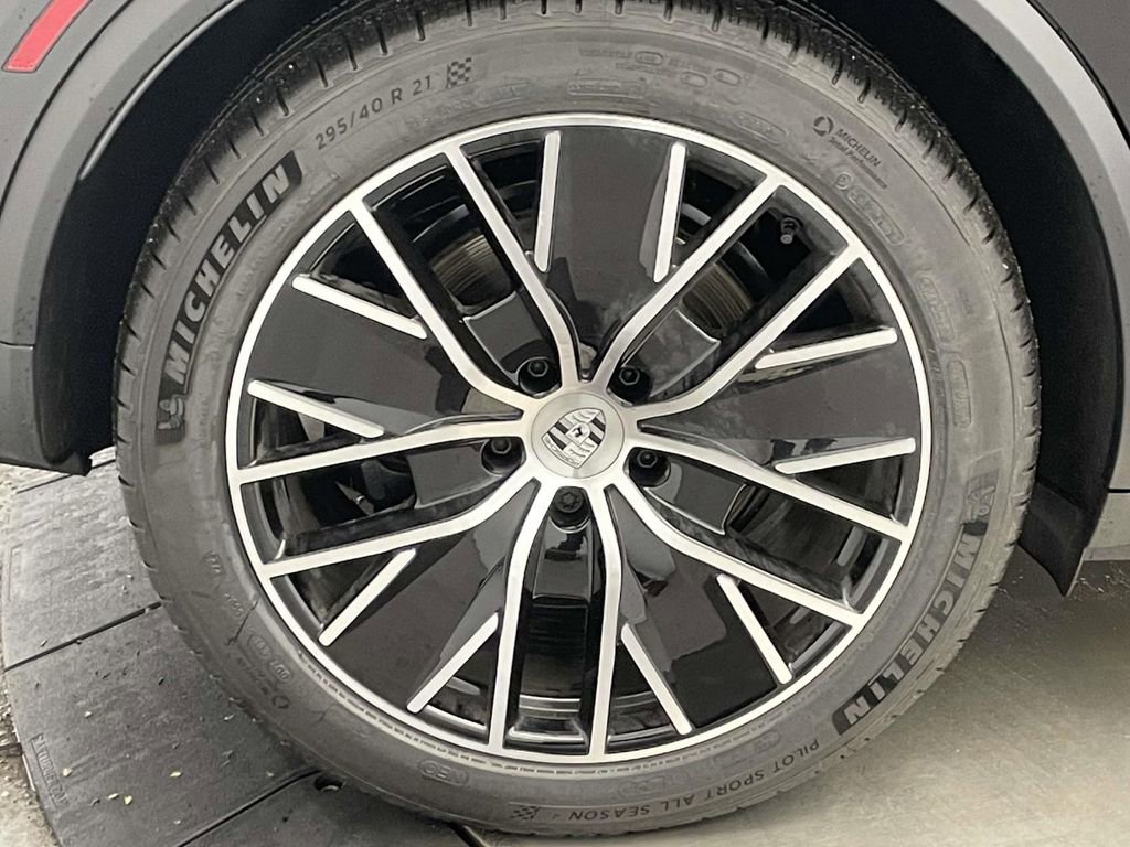 New 2026 Porsche Macan 4 Electric image 13