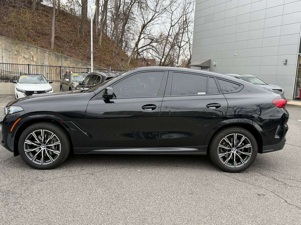 Used 2024 BMW X6 xDrive40i w/ Premium Package AWD/4WD image 3