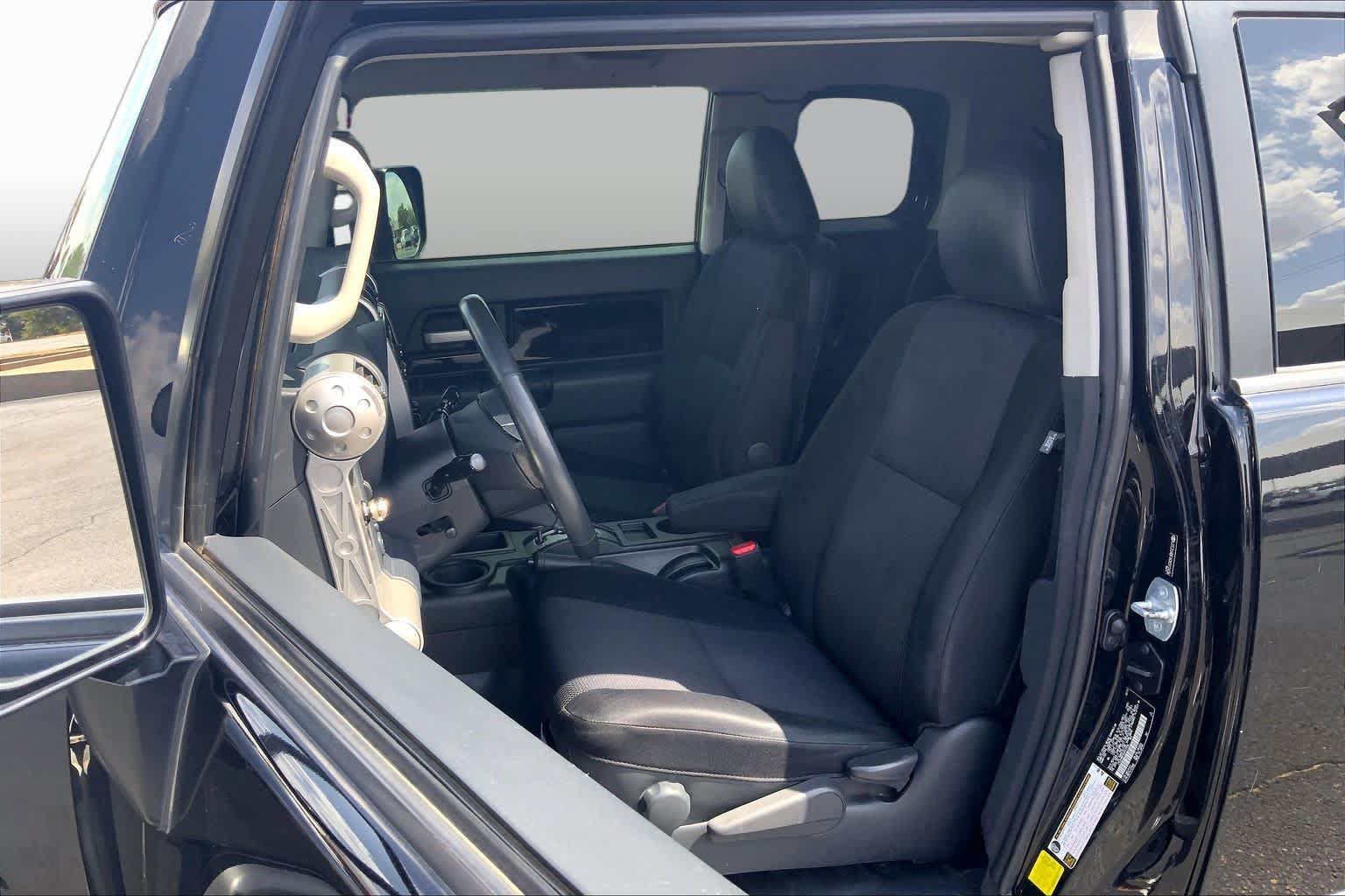 Used 2012 Toyota FJ Cruiser 2WD w/ Upgrade Pkg image 7