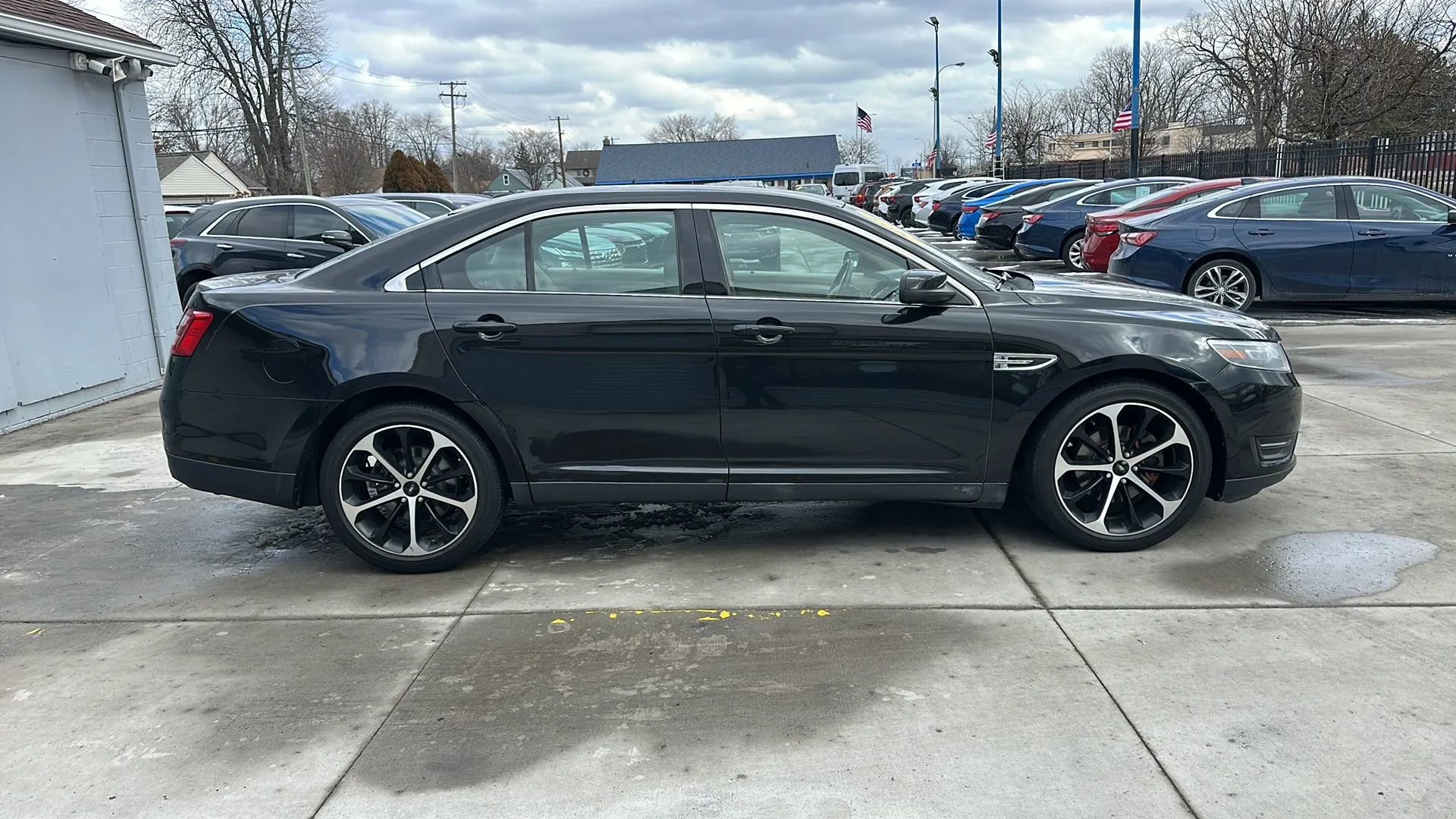 Used 2015 Ford Taurus SEL w/ Equipment Group 201A image 4