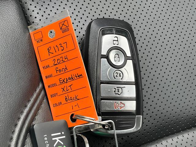 Used 2024 Ford Expedition XLT RWD image 37
