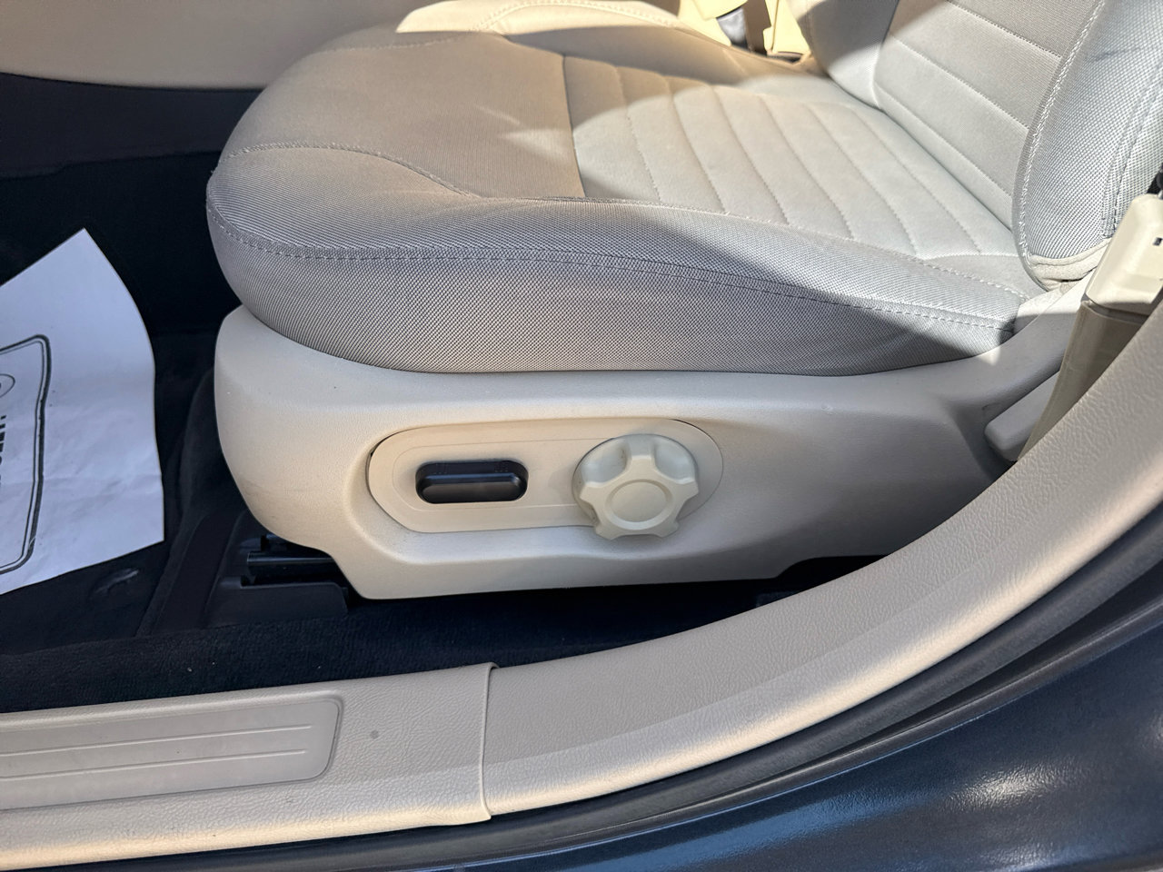 Used 2017 Ford Taurus SE image 11