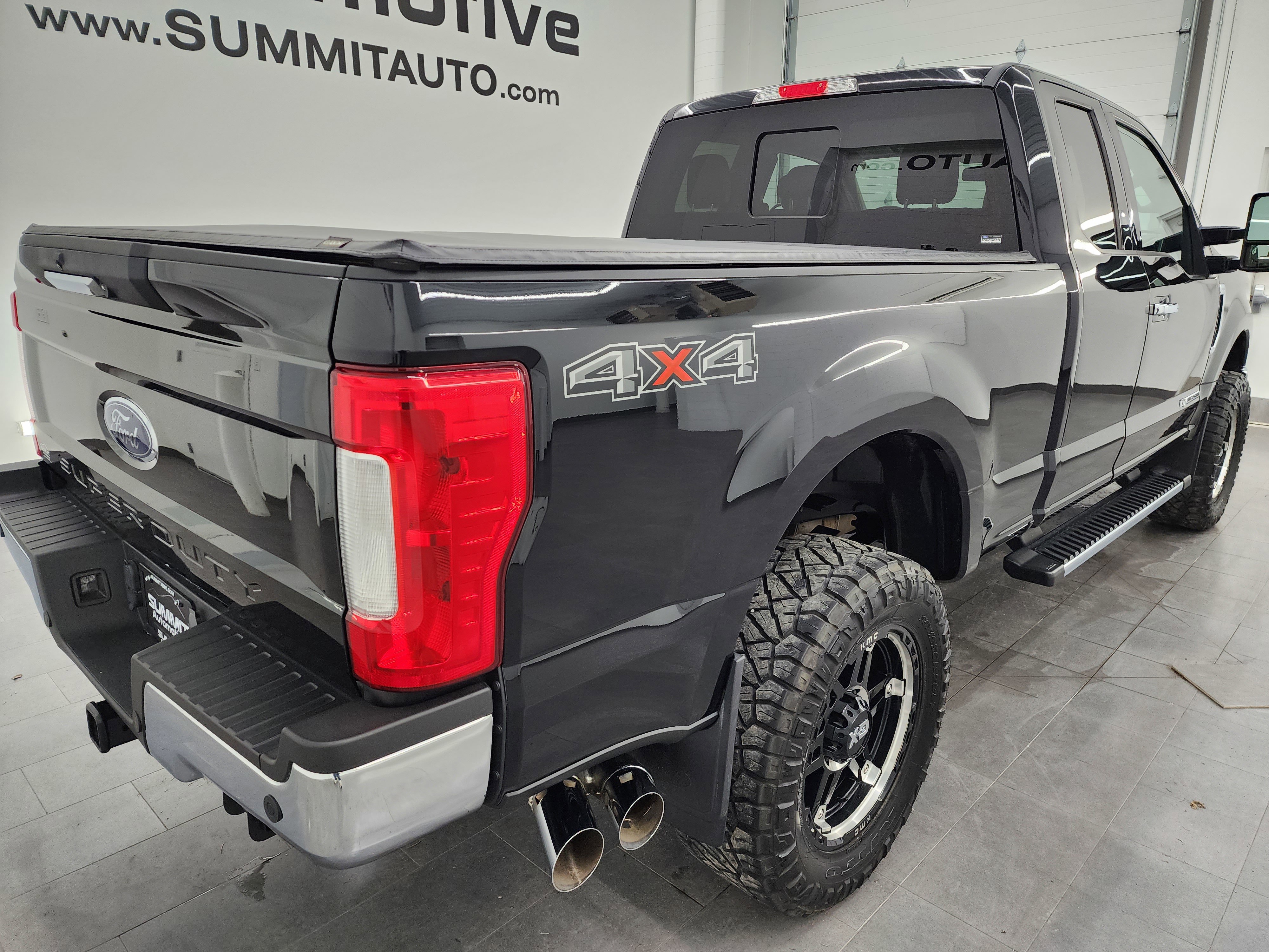 Used 2019 Ford F350 Lariat w/ Chrome Package image 4