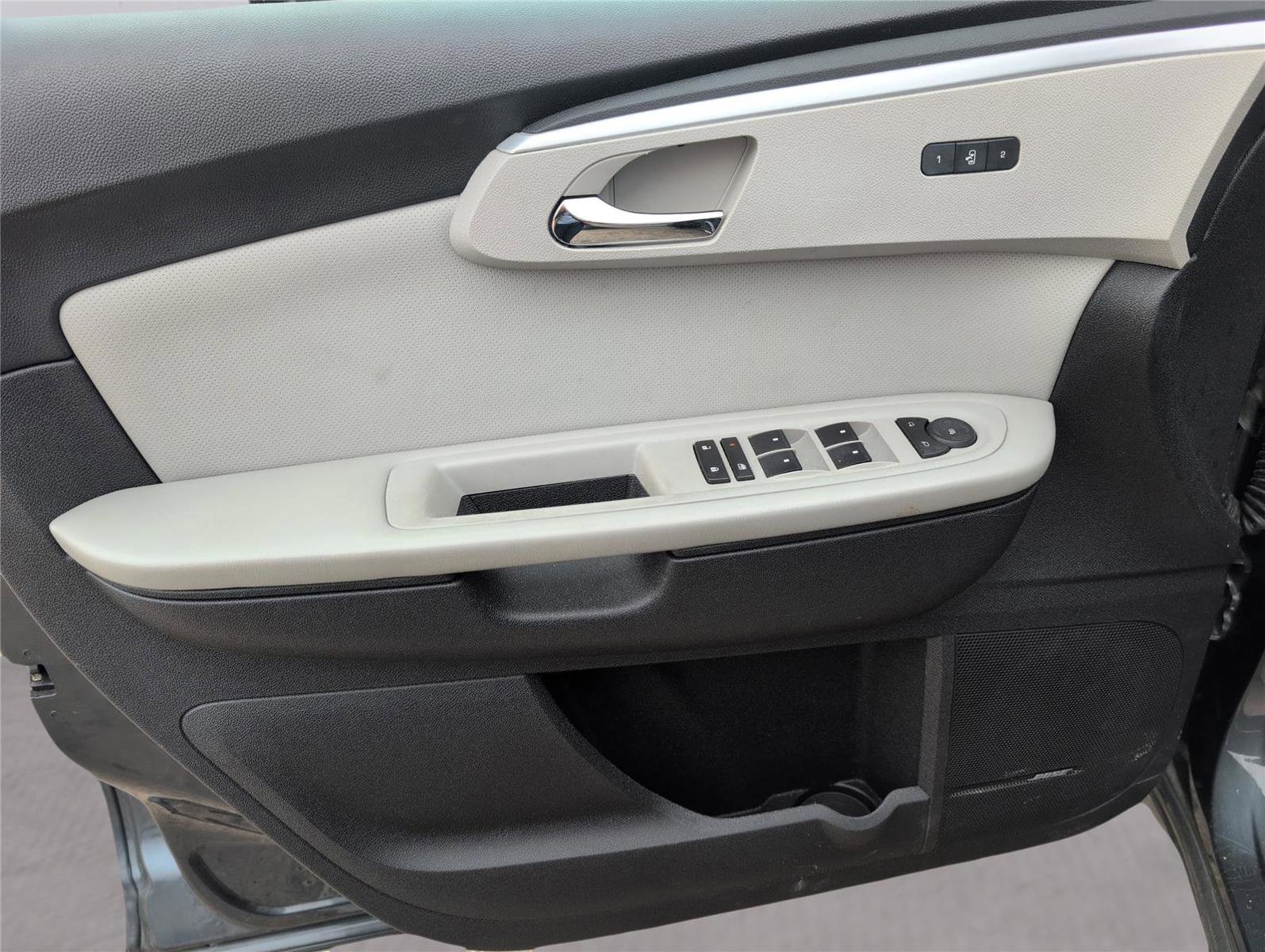 Used 2011 Chevrolet Traverse LTZ image 11