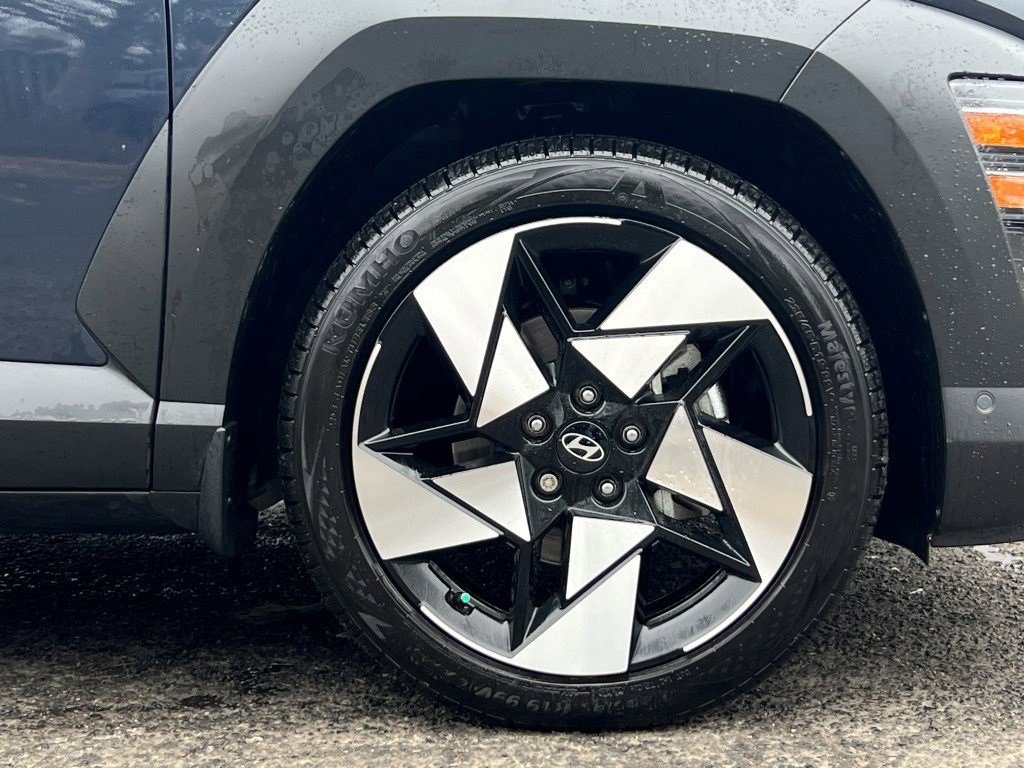 Used 2025 Hyundai Kona Limited image 9