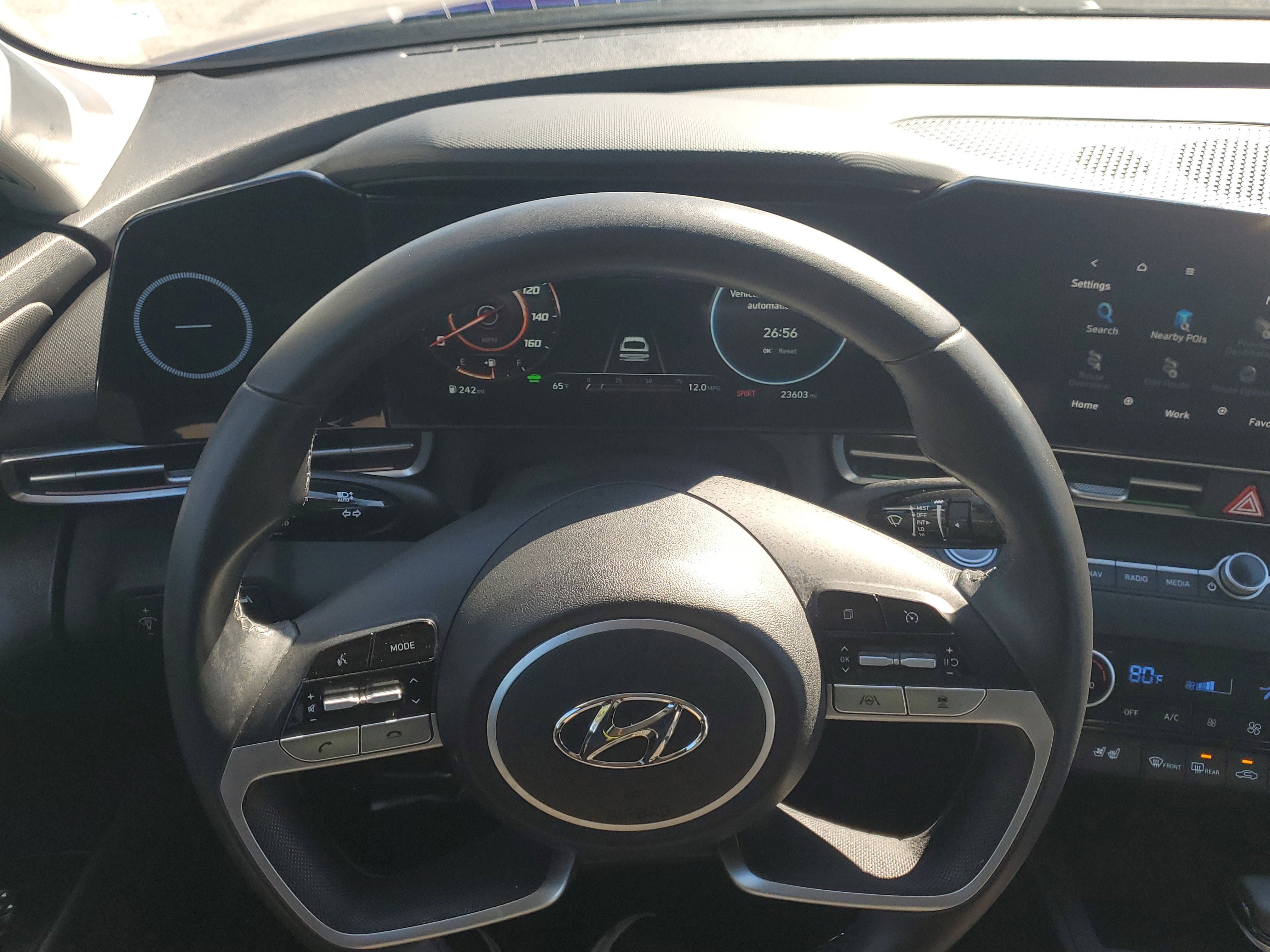 Used 2023 Hyundai Elantra Limited image 21