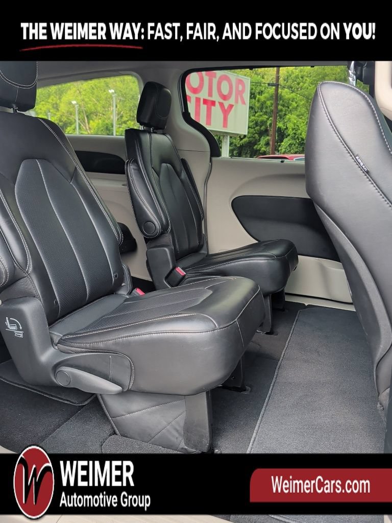 Used 2024 Chrysler Pacifica Touring-L FWD image 17