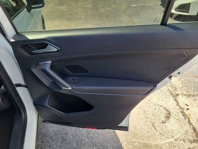Used 2018 Volkswagen Tiguan SEL FWD image 30