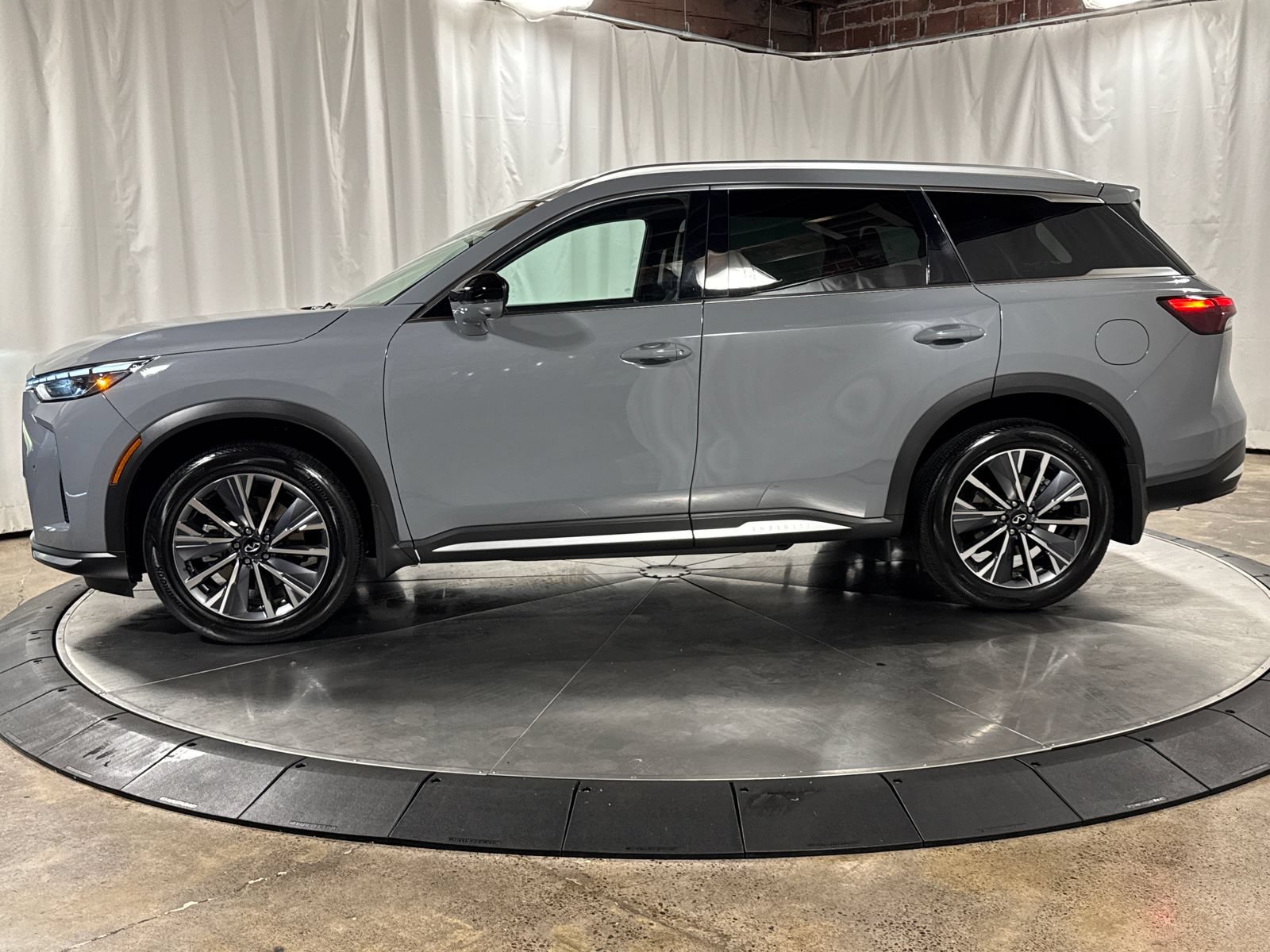 Certified 2026 INFINITI QX60 Luxe w/ Cargo Package AWD/4WD image 8