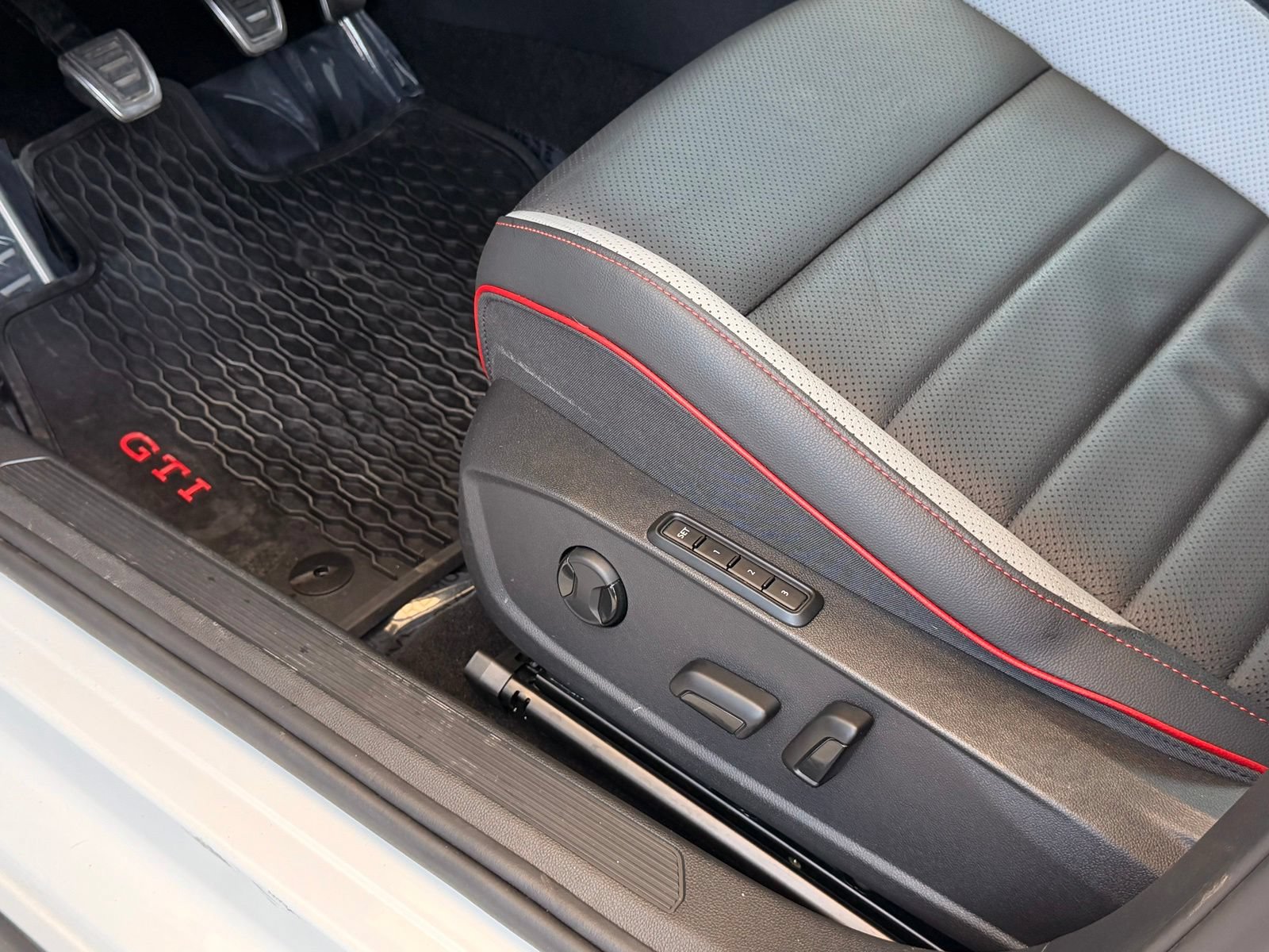 Used 2024 Volkswagen GTI SE w/ SE Leather Seats Package FWD image 19