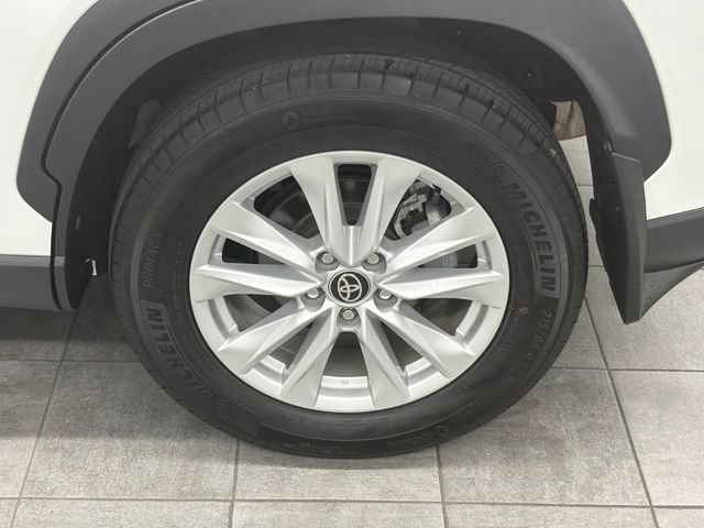 Used 2024 Toyota Corolla Cross LE w/ Moonroof Package AWD/4WD image 7