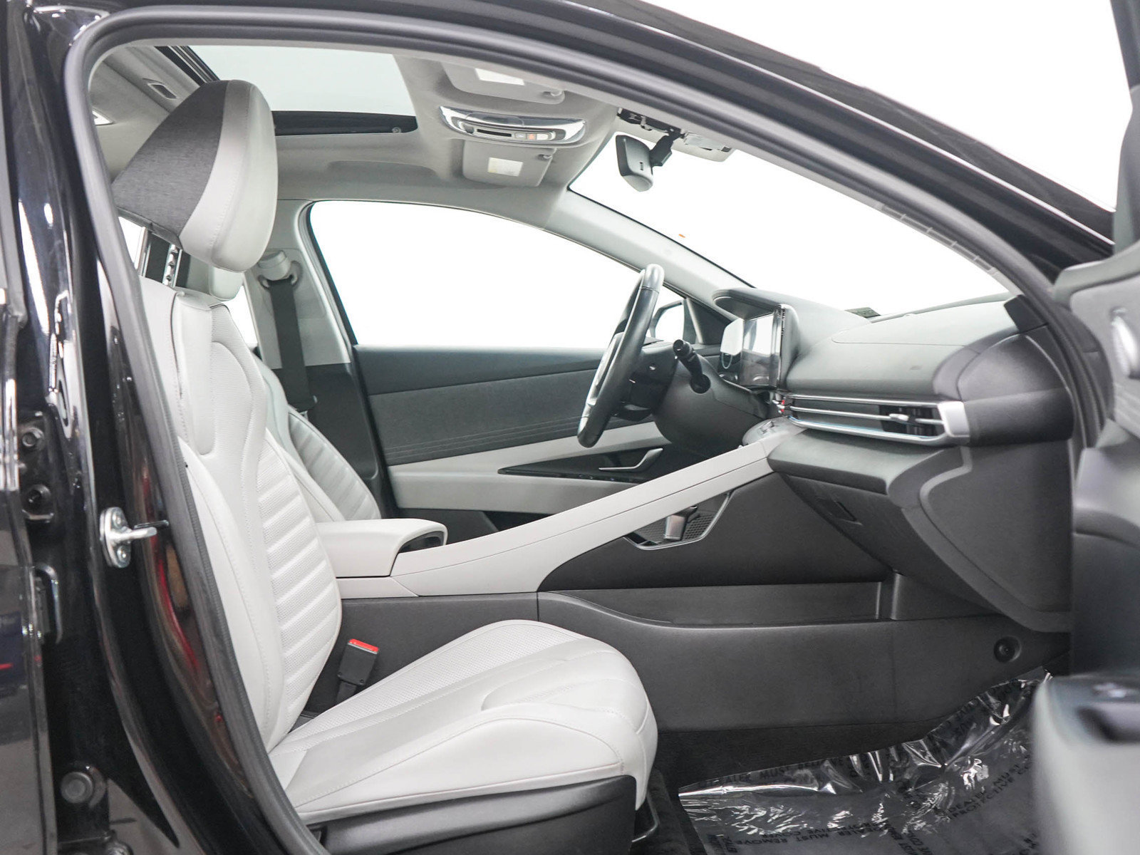 Used 2024 Hyundai Elantra Limited FWD image 11