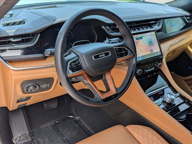 Used 2024 Jeep Grand Cherokee Summit image 10