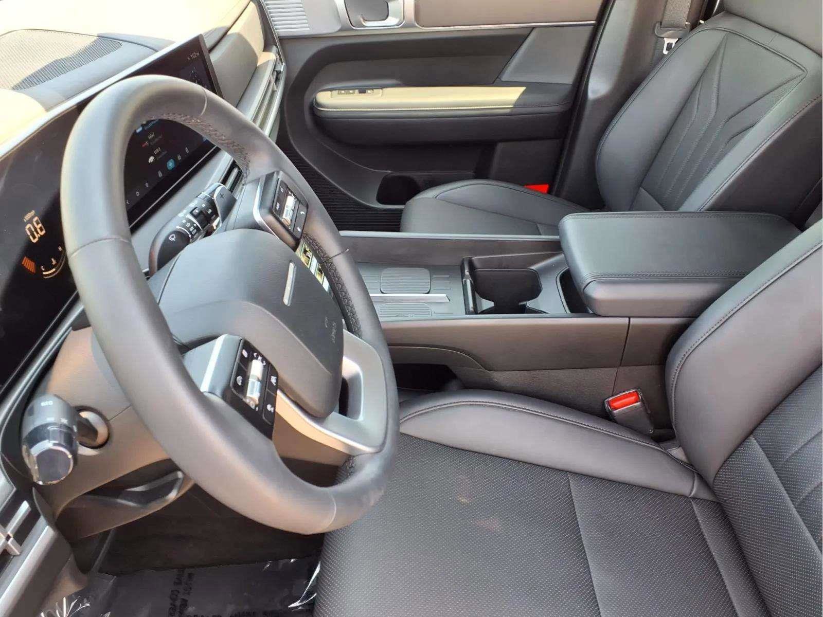 Certified 2025 Hyundai Santa Fe SEL image 15