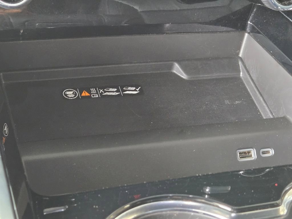 Used 2025 Chevrolet Suburban Z71 AWD/4WD image 24