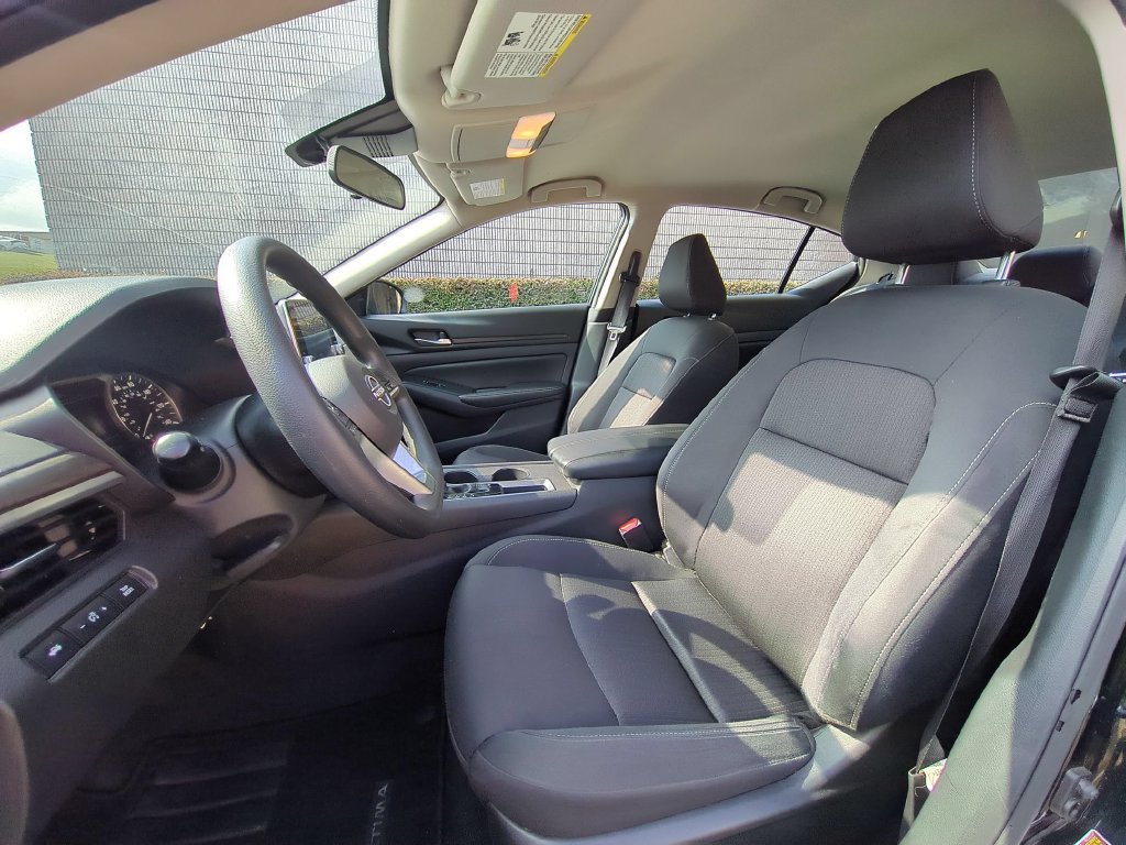 Used 2025 Nissan Altima 2.5 SV FWD image 24
