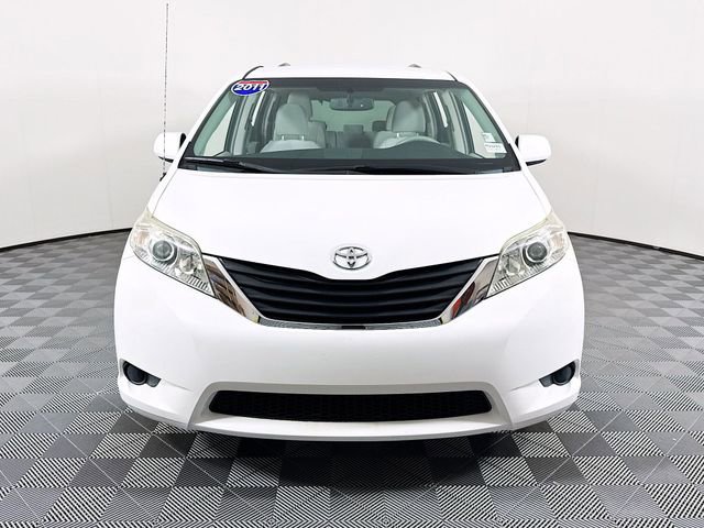 Used 2011 Toyota Sienna LE image 2