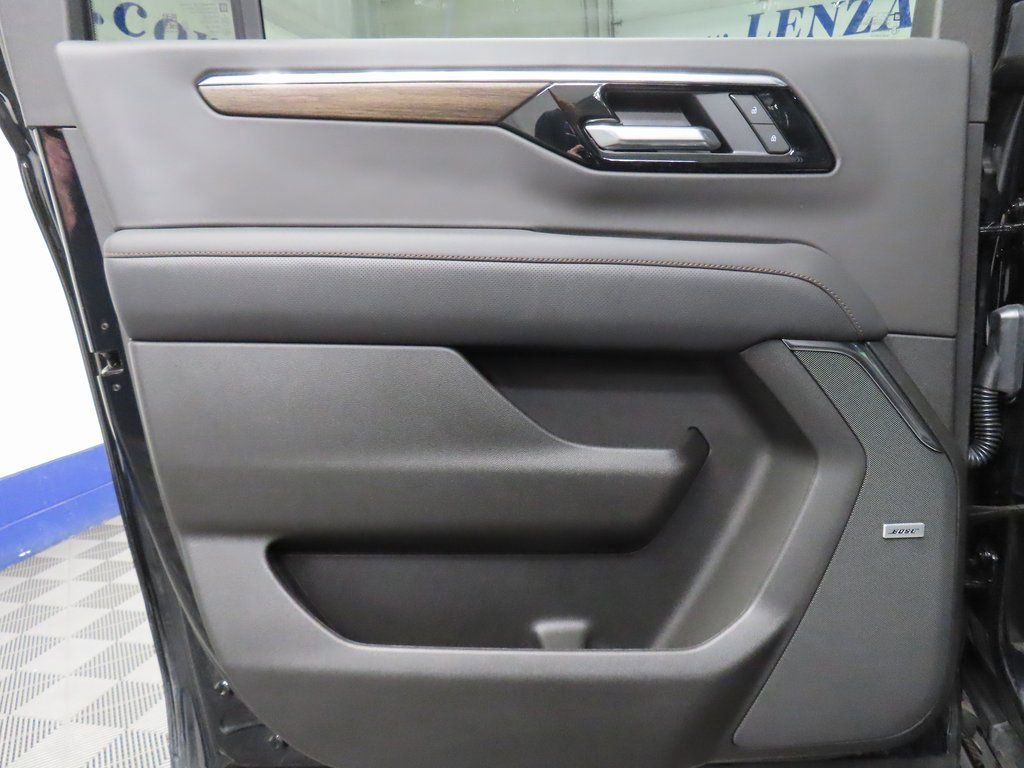 Used 2025 Chevrolet Suburban High Country AWD/4WD image 54