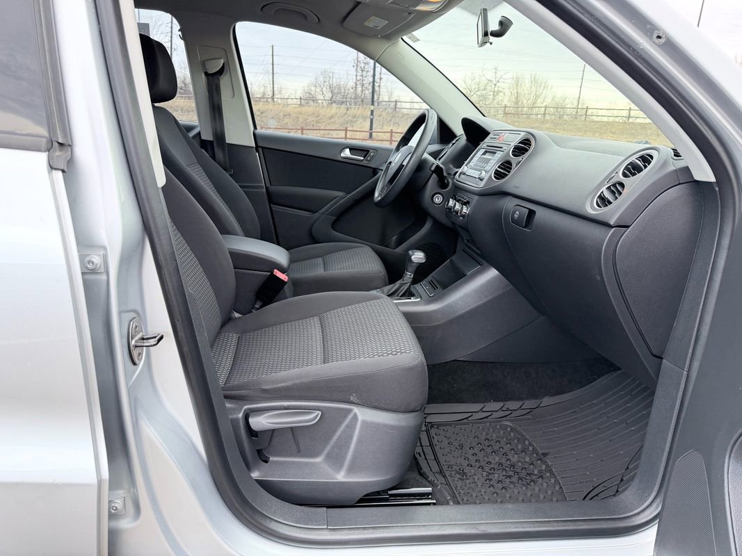 Used 2010 Volkswagen Tiguan S image 12