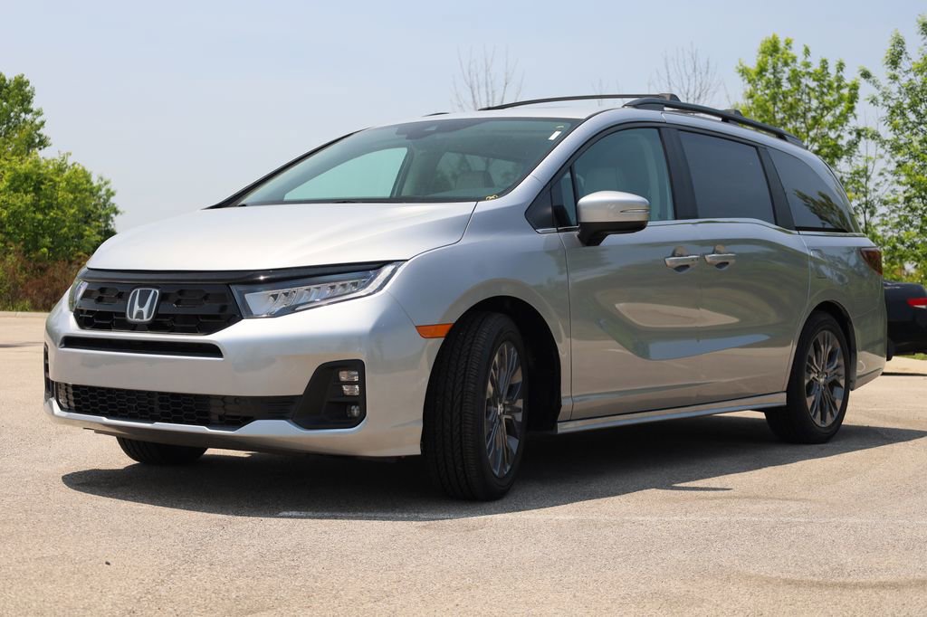 New 2026 Honda Odyssey Touring image 3
