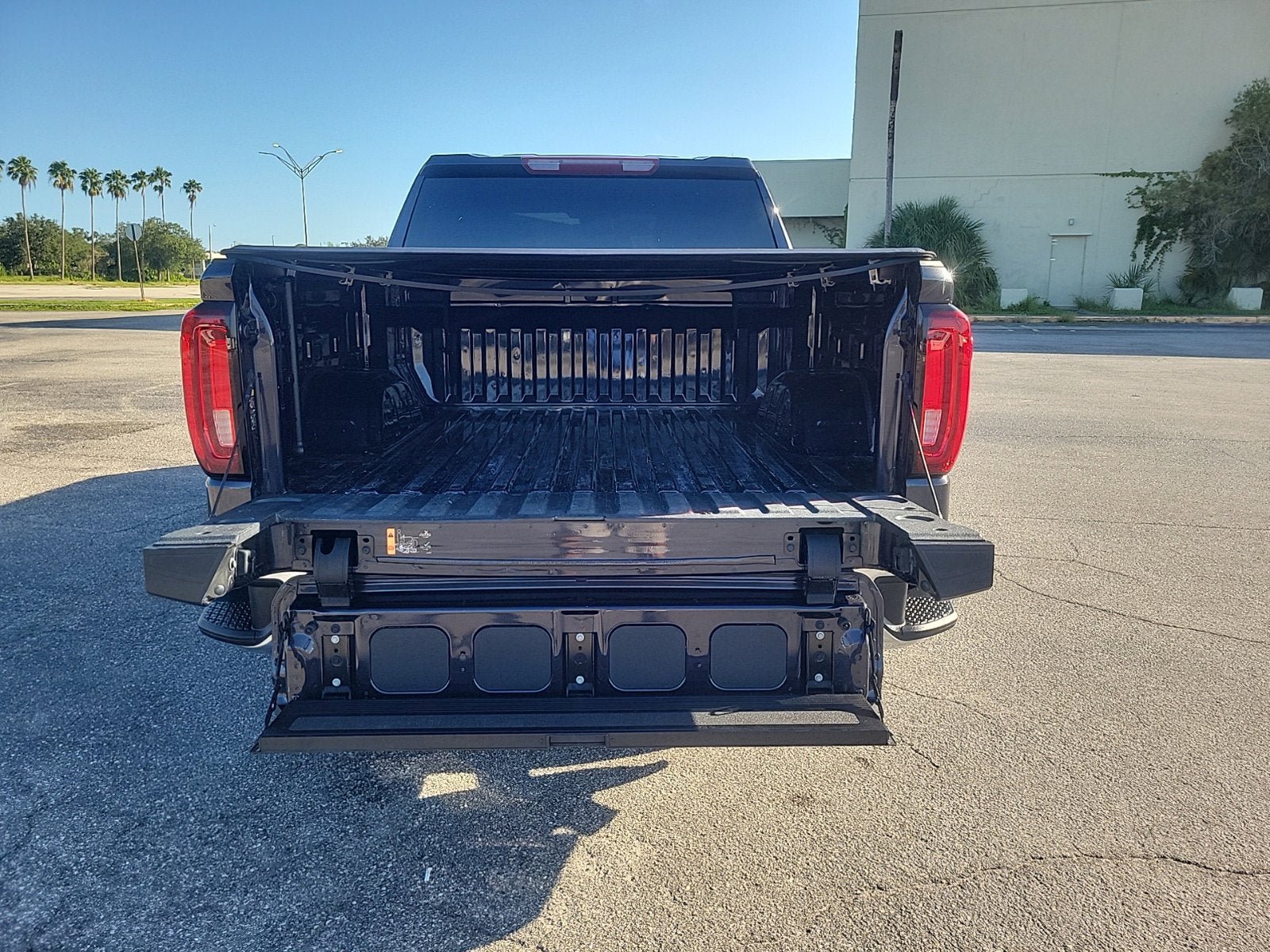 Certified 2022 GMC Sierra 1500 SLT w/ SLT Premium Package RWD image 8