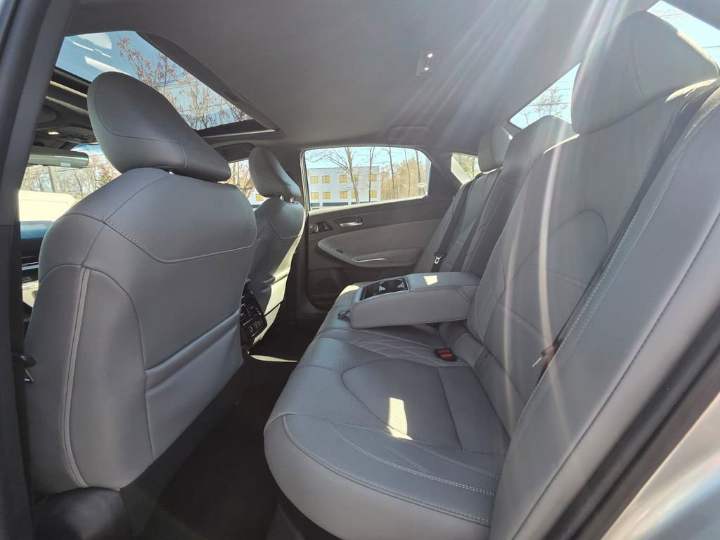 Used 2020 Toyota Avalon Limited w/ Advanced Safety Package FWD image 19