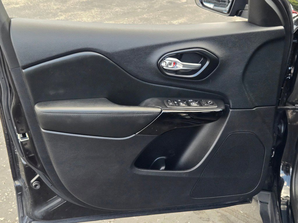 Used 2021 Jeep Cherokee Latitude Plus image 19