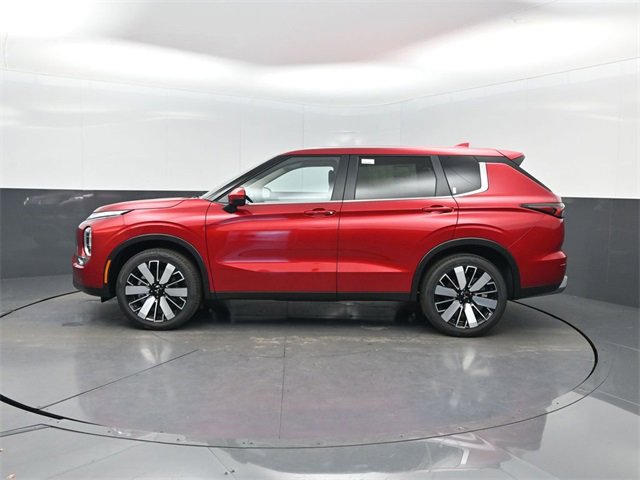 New 2025 Mitsubishi Outlander SE image 2