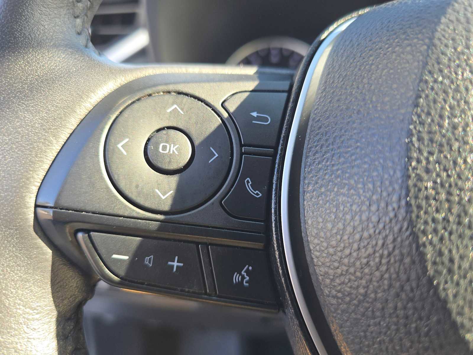 Used 2022 Toyota RAV4 XLE Premium image 31