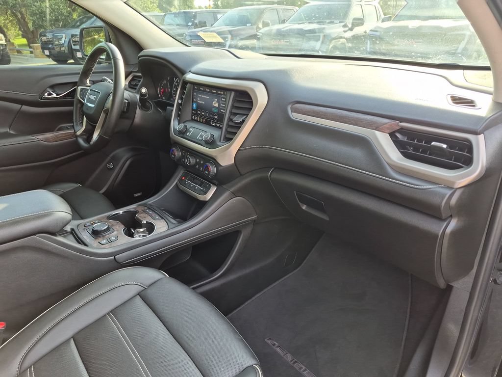 Used 2021 GMC Acadia Denali w/ Denali Technology Package FWD image 40