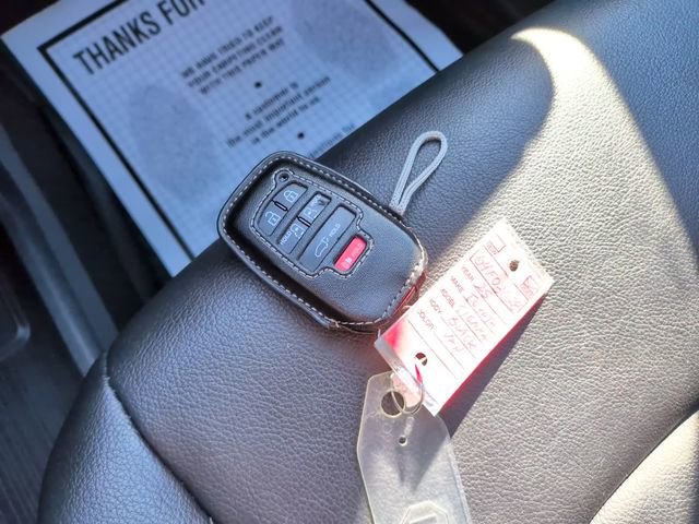 Used 2025 Toyota Sienna XLE Woodland Edition image 29