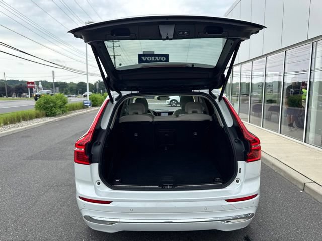 Certified 2022 Volvo XC60 B5 Inscription w/ Advanced Package AWD/4WD image 11