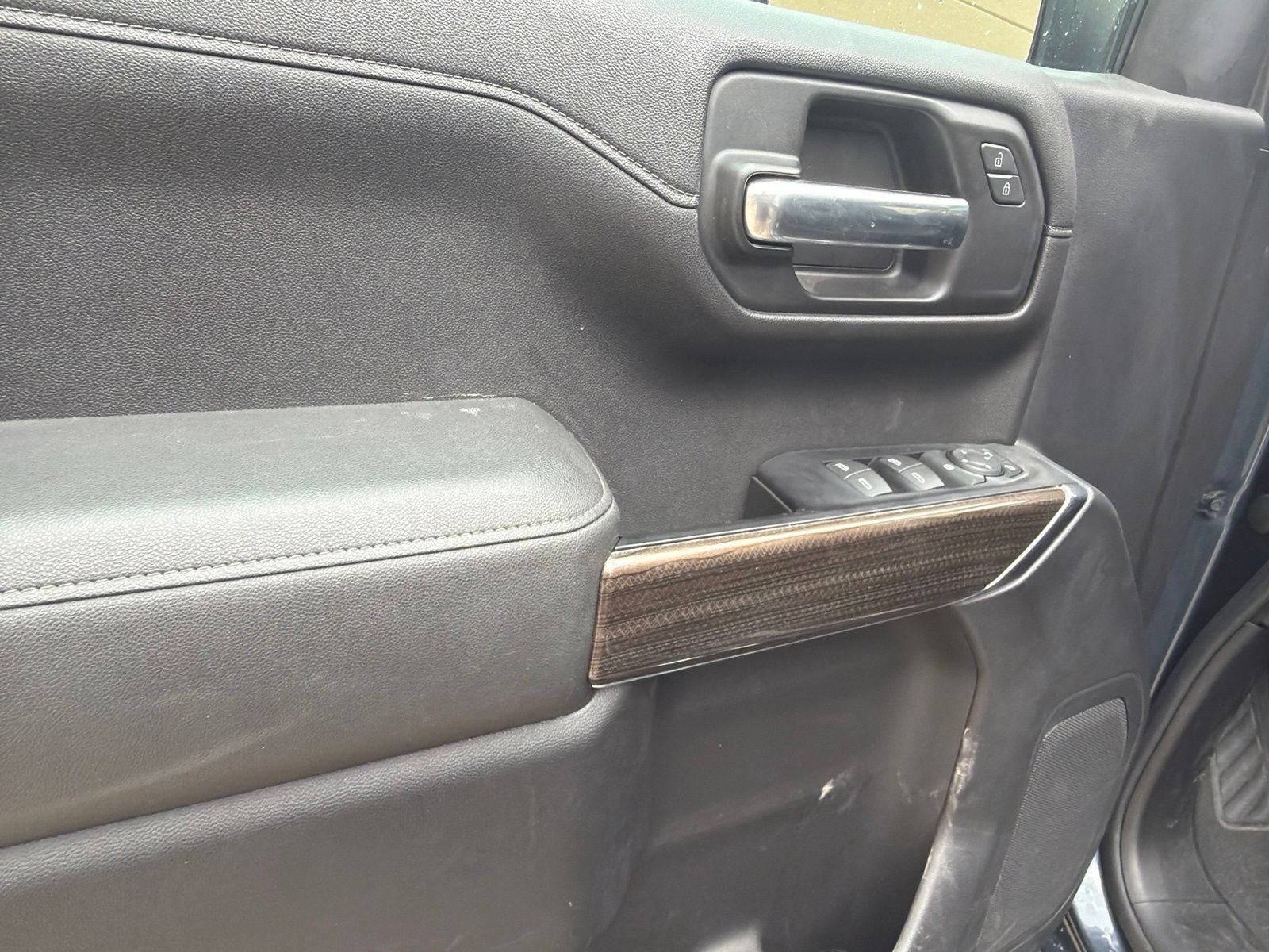 Used 2019 Chevrolet Silverado 1500 LT w/ All-Star Edition AWD/4WD image 12