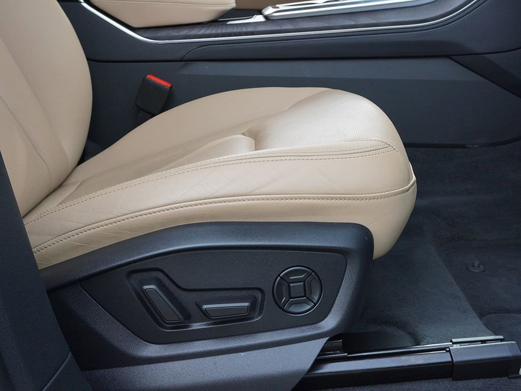 Used 2023 Audi Q8 Prestige AWD/4WD image 32