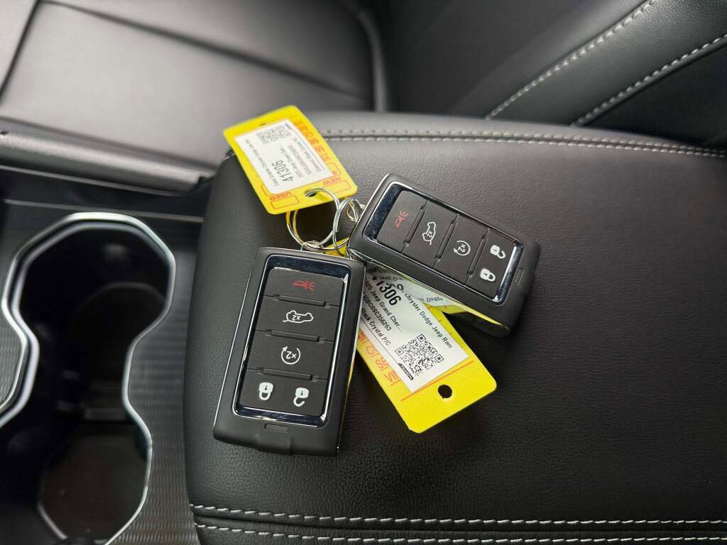 New 2025 Jeep Grand Cherokee Limited w/ Black Appearance Package image 29