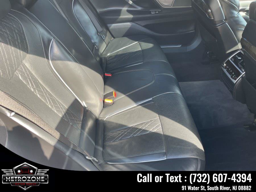 Used 2019 BMW 750i RWD image 23