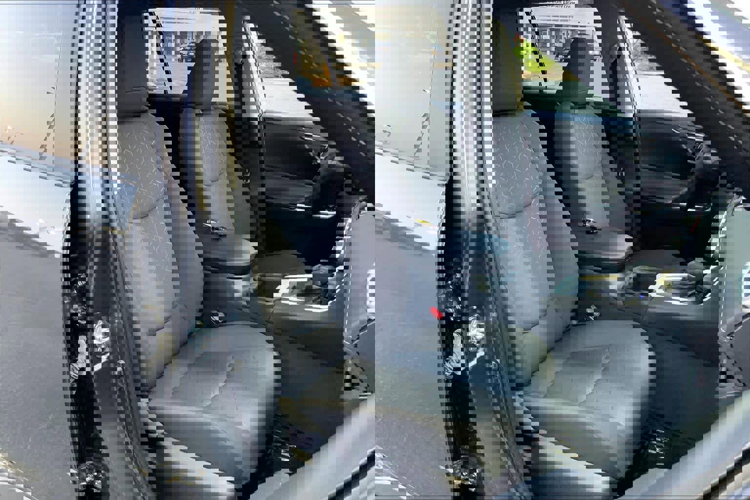 Used 2025 Toyota RAV4 XLE w/ Convenience Package image 9