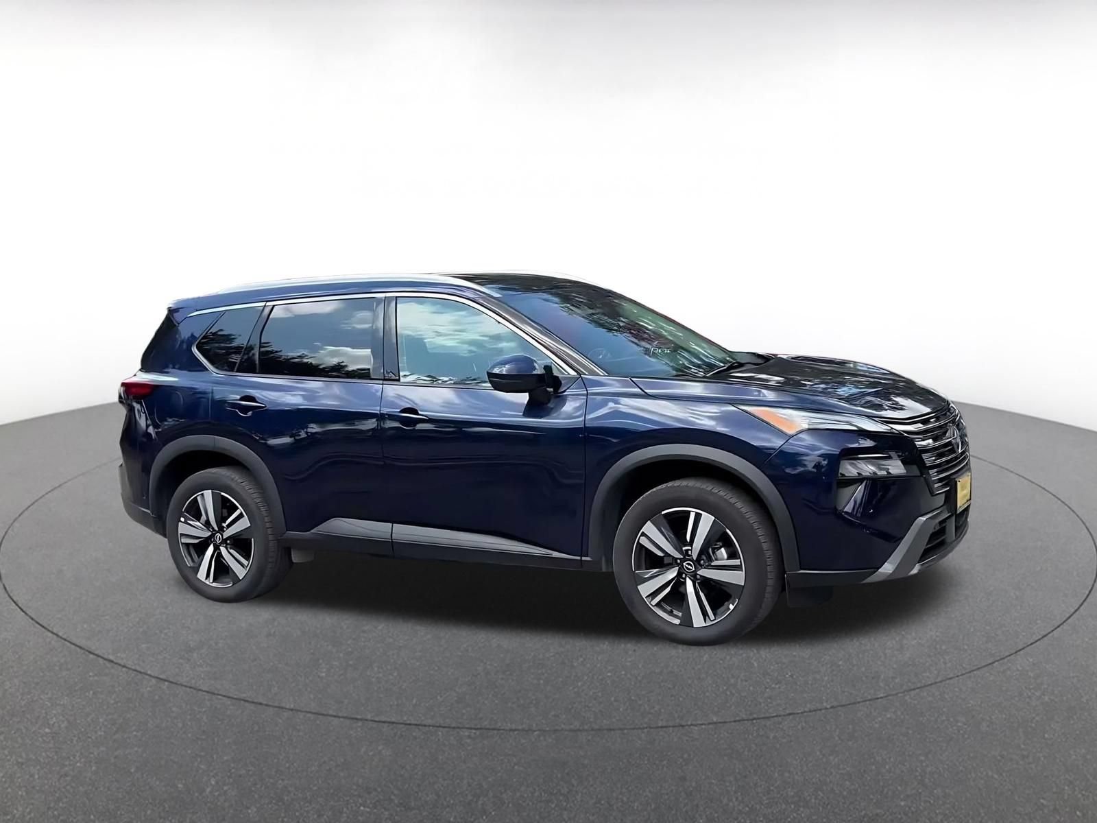 Used 2026 Nissan Rogue SL AWD/4WD image 2