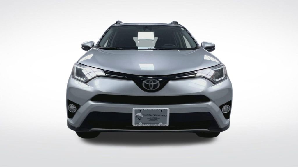 Used 2018 Toyota RAV4 XLE AWD/4WD image 3