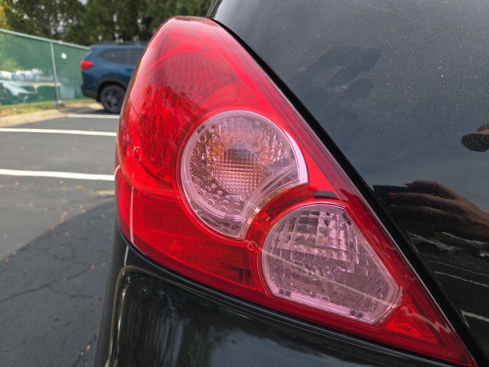 Used 2012 Nissan Versa Hatchback FWD image 6