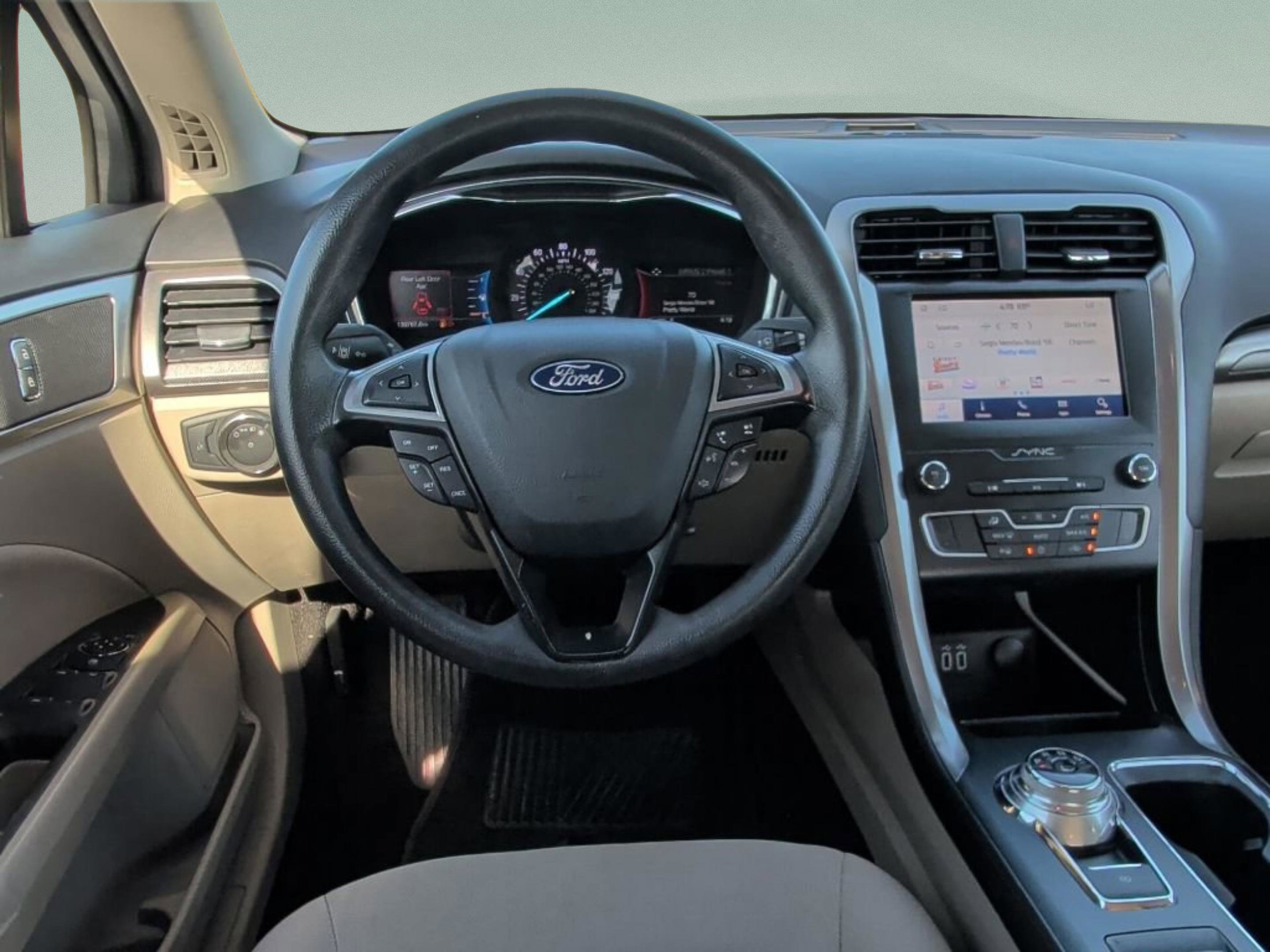 Used 2020 Ford Fusion SE image 30