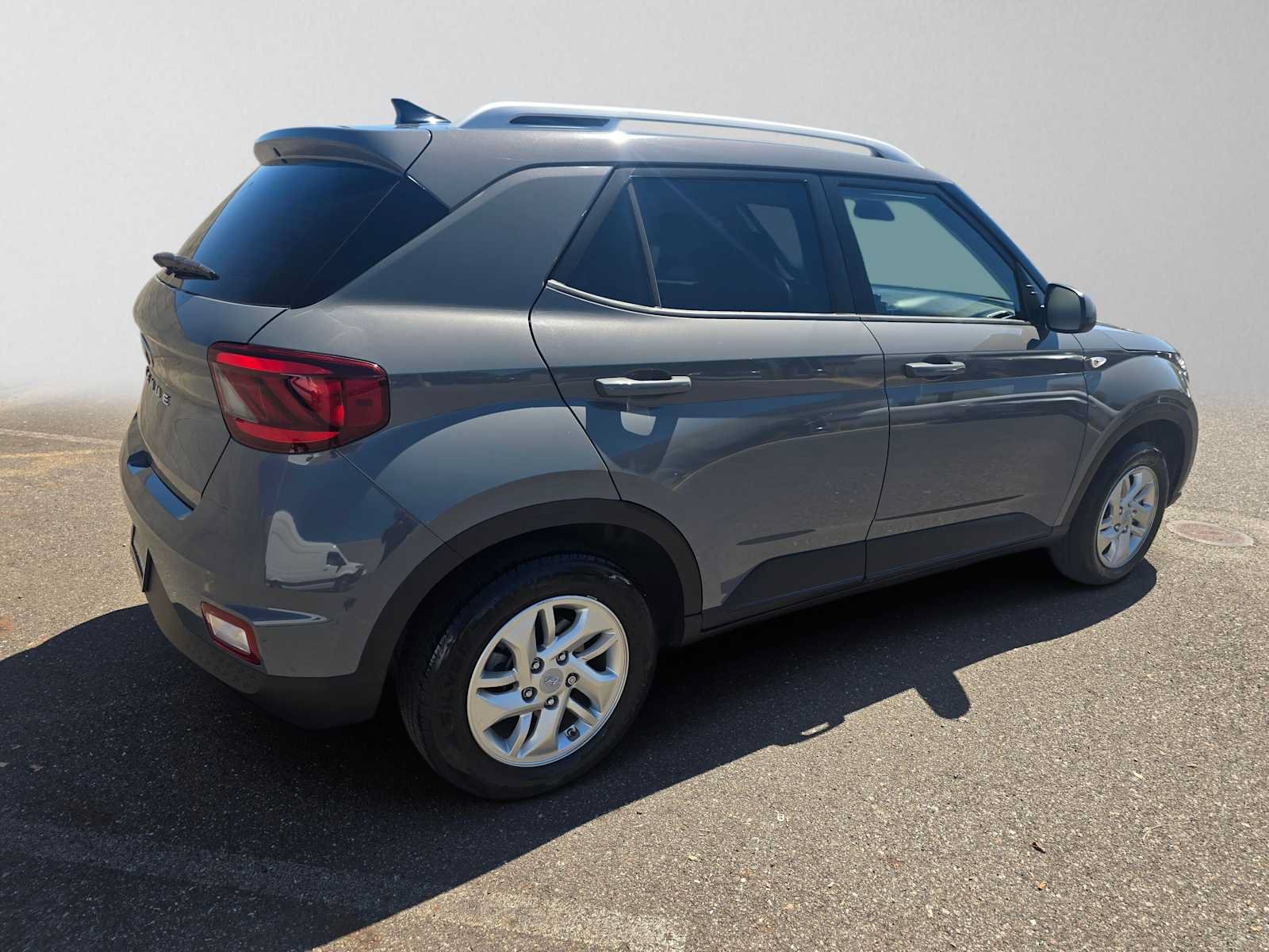 Used 2020 Hyundai Venue SEL FWD image 3
