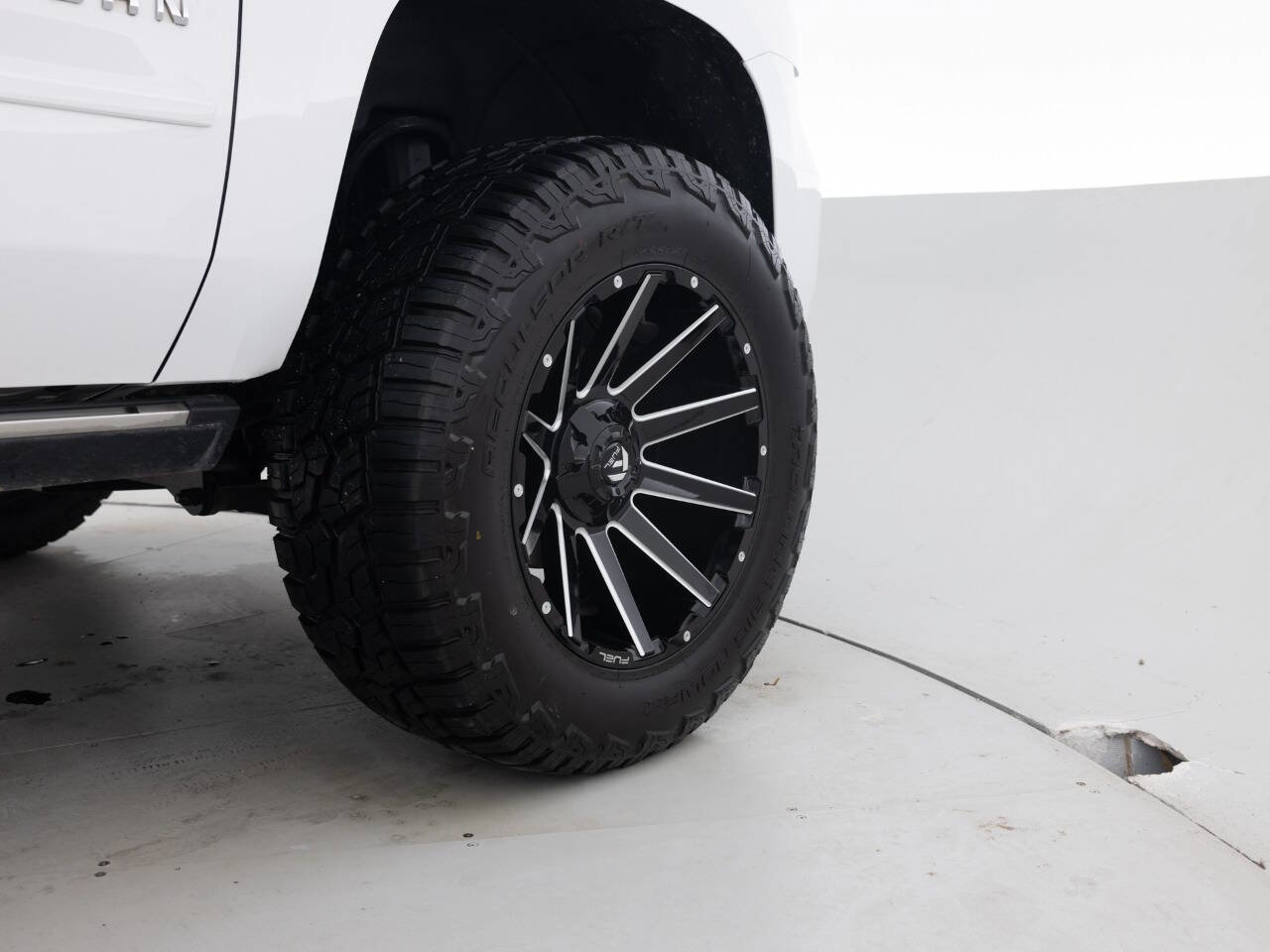 Used 2015 Chevrolet Suburban LTZ image 18