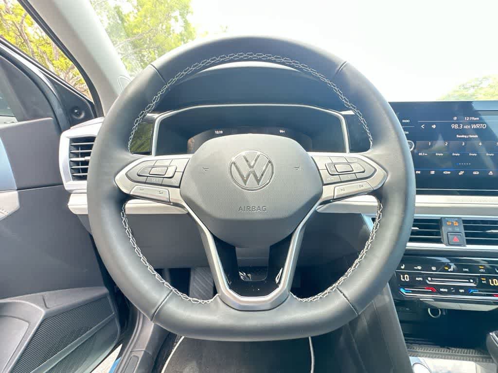New 2026 Volkswagen Taos SE FWD image 15