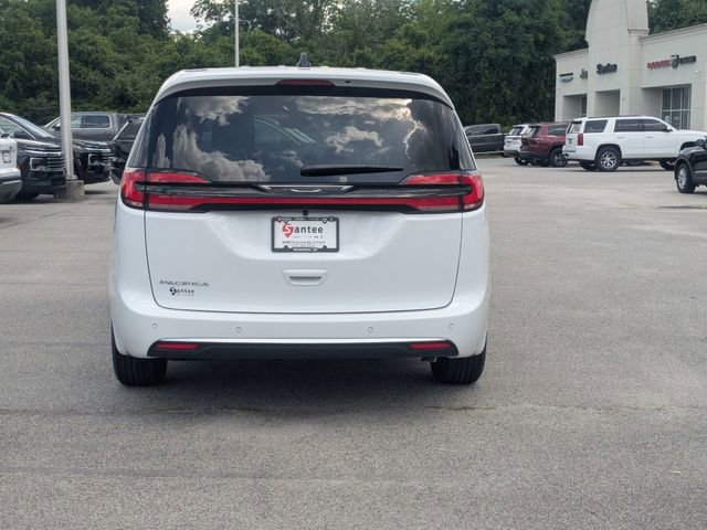 New 2027 Chrysler Pacifica Select FWD image 4