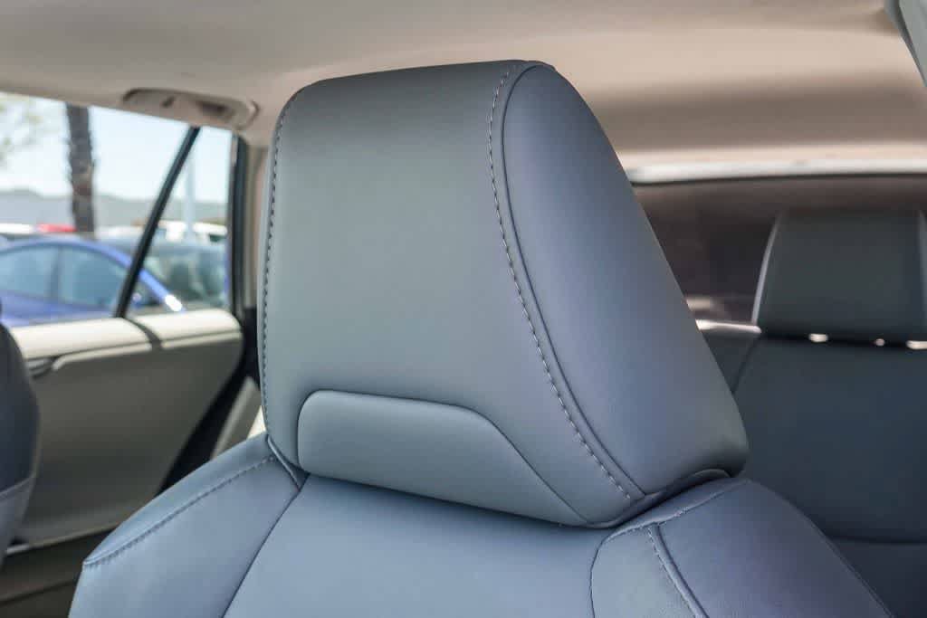 Used 2020 Toyota RAV4 Limited w/ Carpet Mat Package AWD/4WD image 24