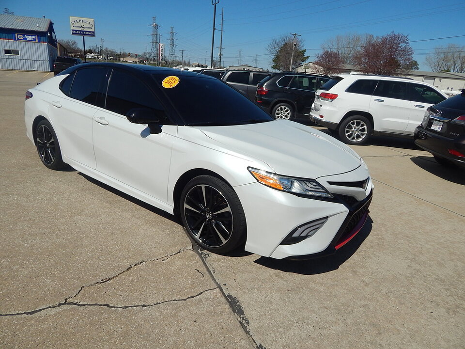 Used 2020 Toyota Camry XSE image 3