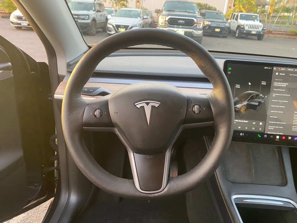Used 2025 Tesla Model Y Long Range image 32