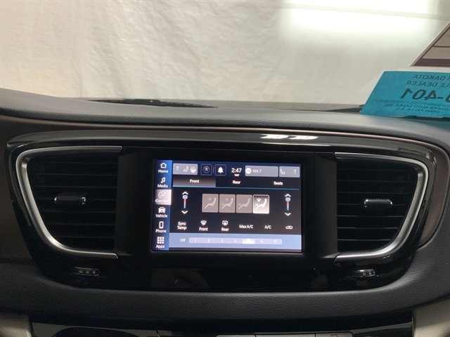 Used 2023 Chrysler Voyager LX image 23