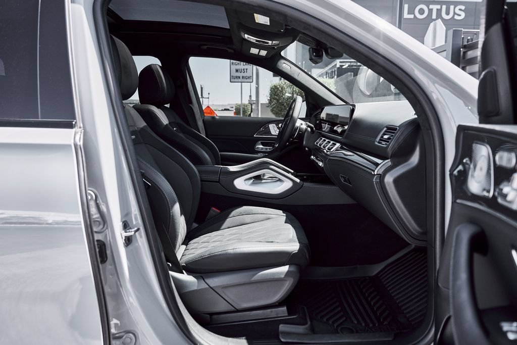 Used 2025 Mercedes-Benz GLS 63 AMG 4MATIC image 27